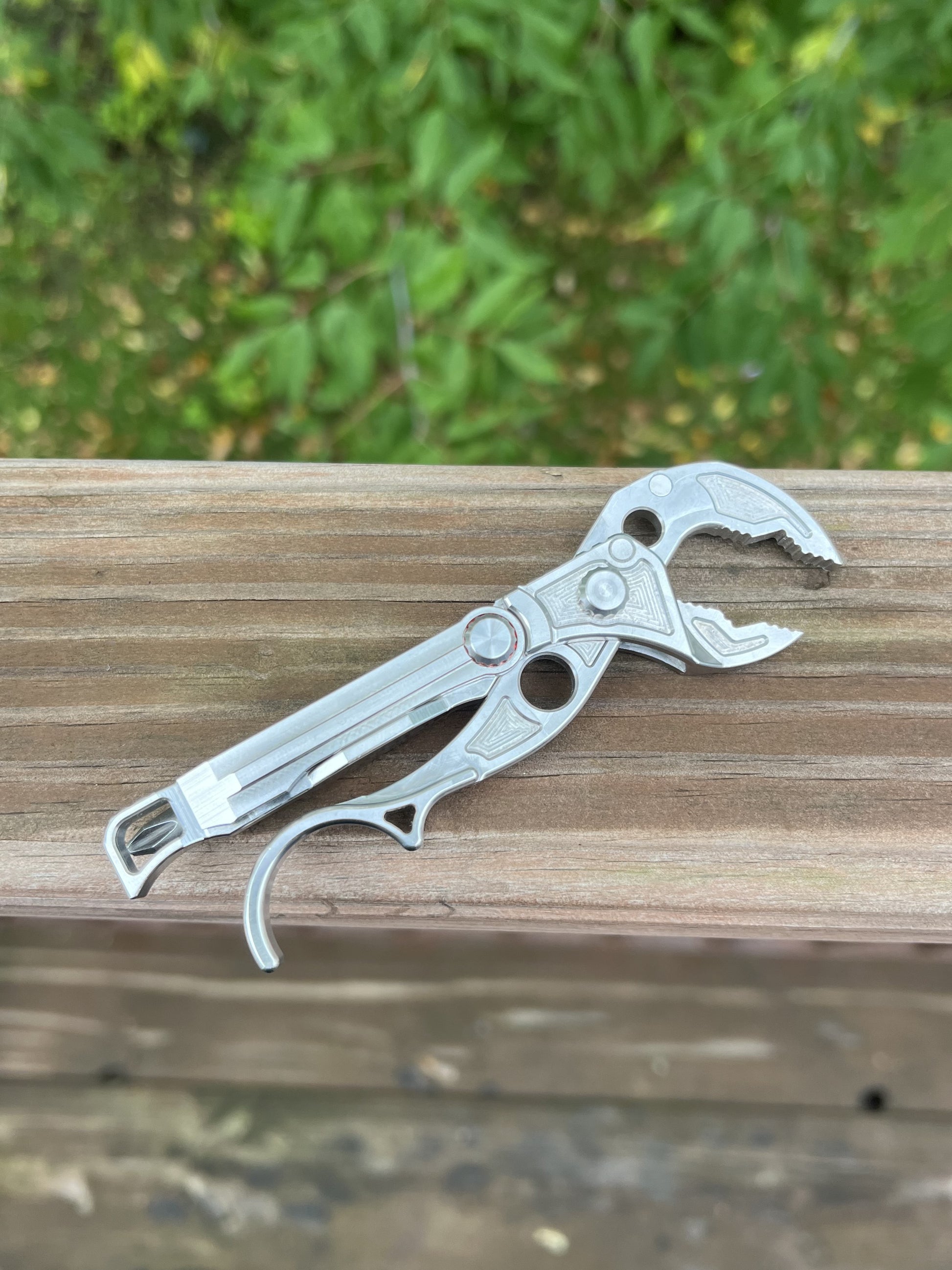 Close-up of ROLR M1 stainless steel plier jaws