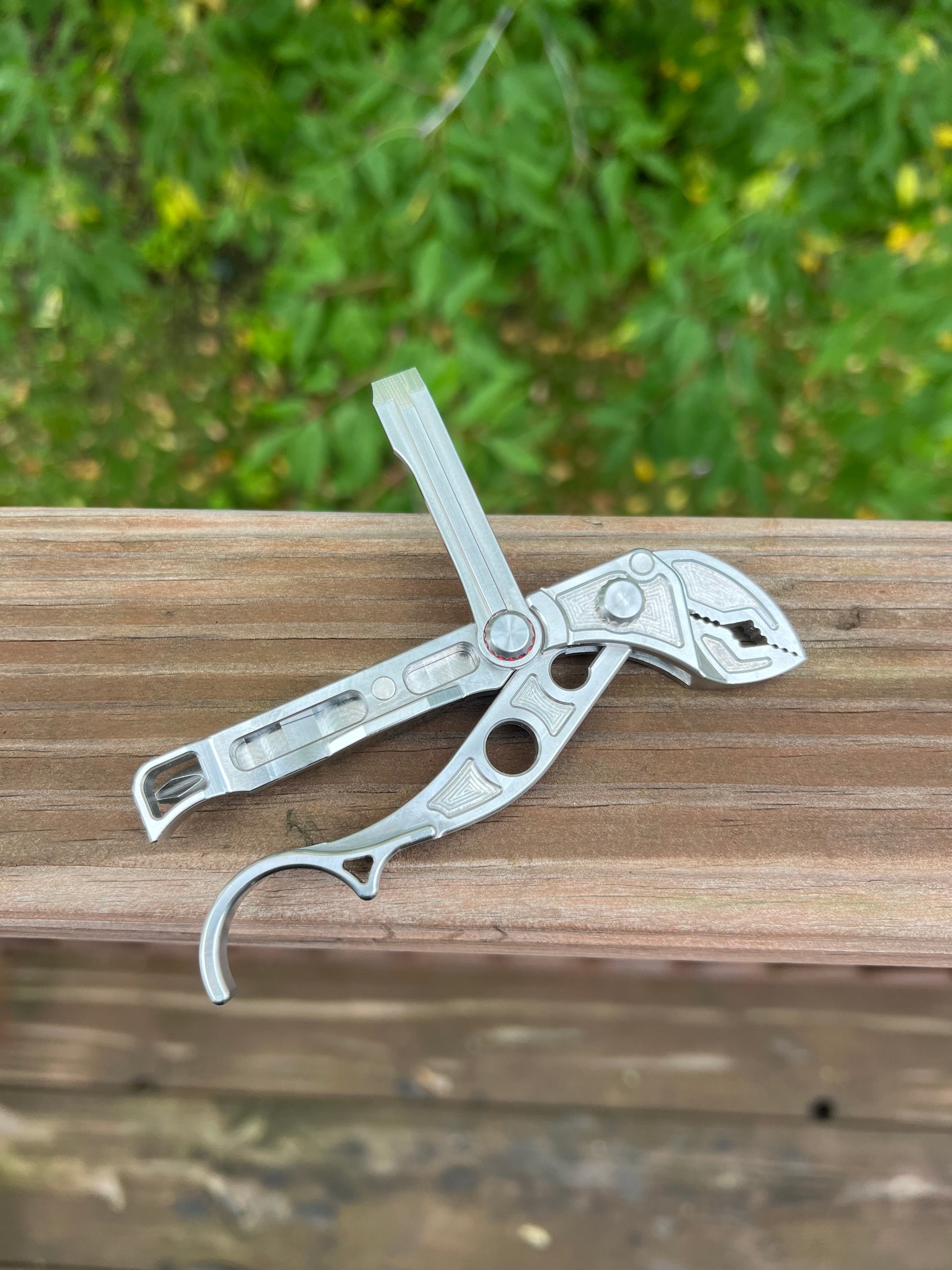 Close-up of ROLR M1 stainless steel pry bar